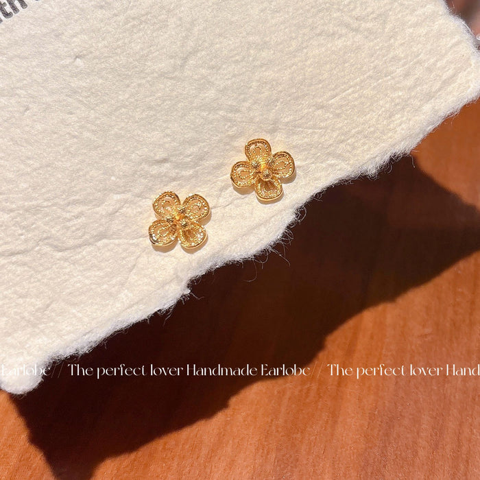 Wholesale Sand gold hollowed out exquisite flower earrings, niche temperament earrings, high-end and versatile earrings