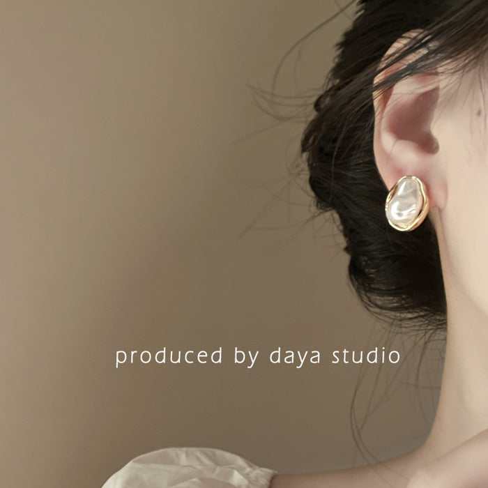 Wholesale Retro Pearl Acetic Acid Pea Earrings Simple Elegant Silver Pin Earrings Trendy