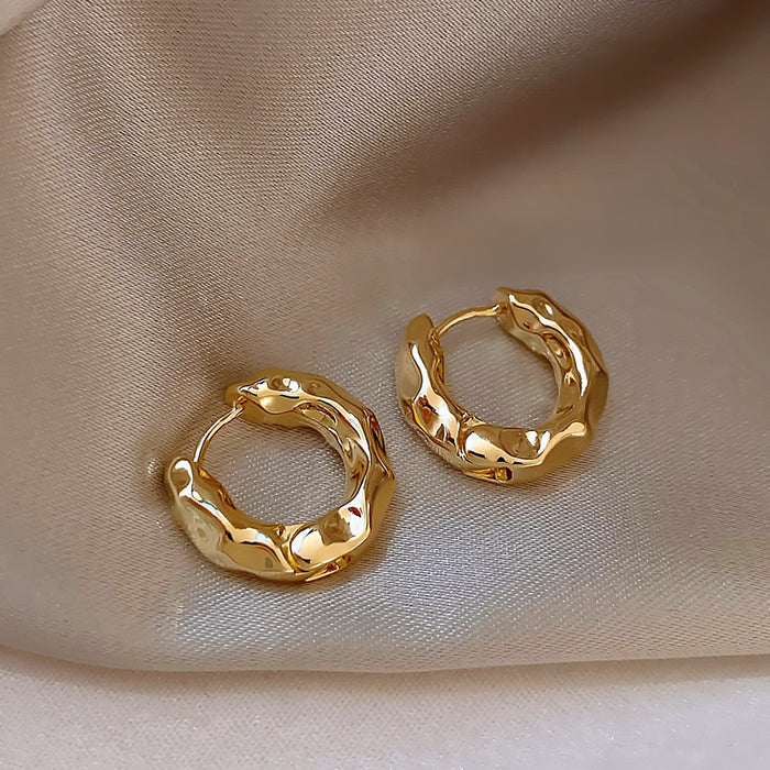 Wholesale Gold colored plain ring earrings, elegant earrings, studs, niche design, high-end ear rings, and earrings