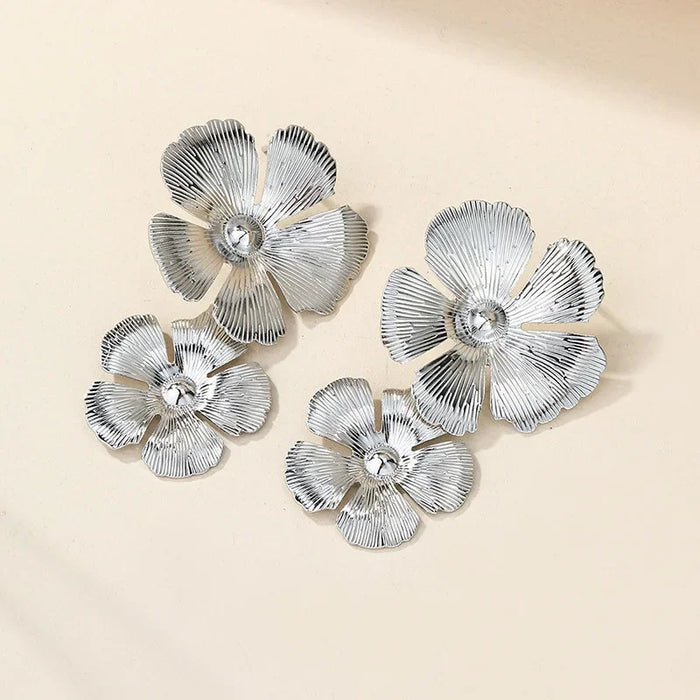 Wholesale Exaggerated jewelry, fashionable alloy, pearl earrings, personalized flower earrings, niche earrings
