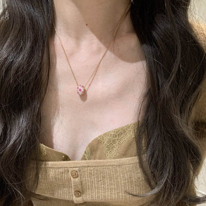 Wholesale Full diamond necklace, unique pendant, elegant style, high-end collarbone chain