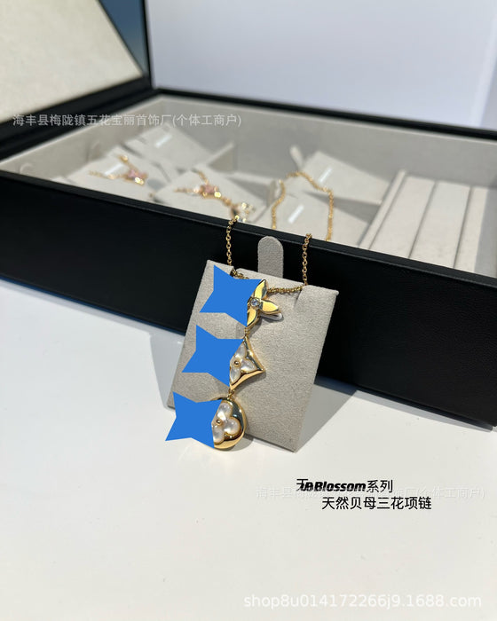 Wholesale White Beimu necklace with diamond shaped circular collarbone chain