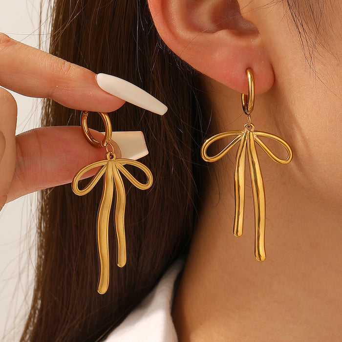 Wholesale Geometric earrings  exaggerated heart-shaped stud earrings   titanium steel   light luxury style  high-end earrings