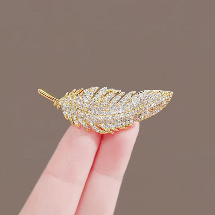 Wholesale Full diamond feather brooch, exquisite and high-end design, niche suit
