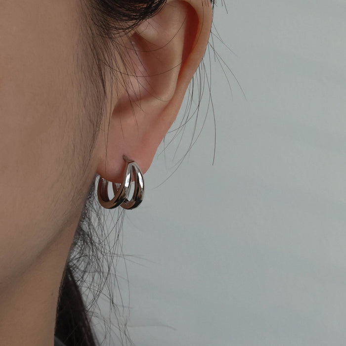 Wholesale Cold style double-layer plain ring earrings for women, niche design, mini circle double ring C-shaped ear buckle, daily commuting earrings