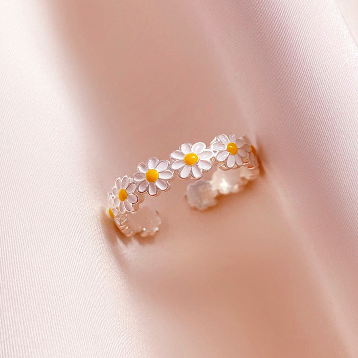 Wholesale Jewelry wholesale fashion, simple opening small daisy ring, niche design, flower jewelry
