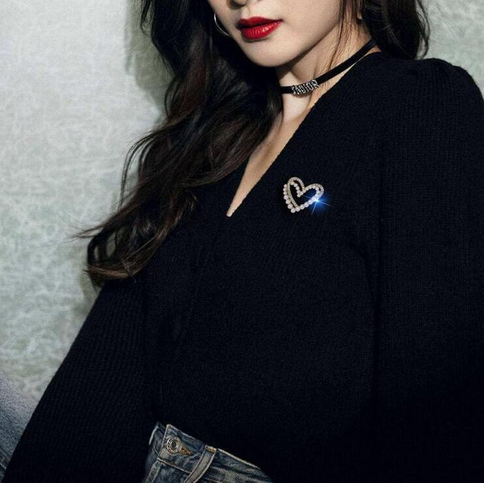 Wholesale Pearl heart brooch design sense niche exquisite brooch coat with accessories new