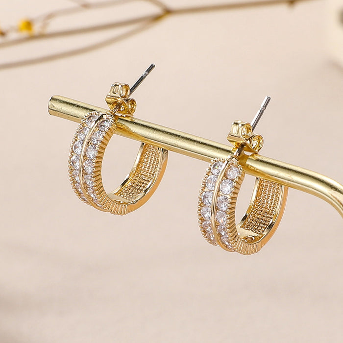 Wholesale Fashionable and simple C-shaped earrings, versatile and high-end earrings, new wholesale, light luxury copper inlaid with zircon