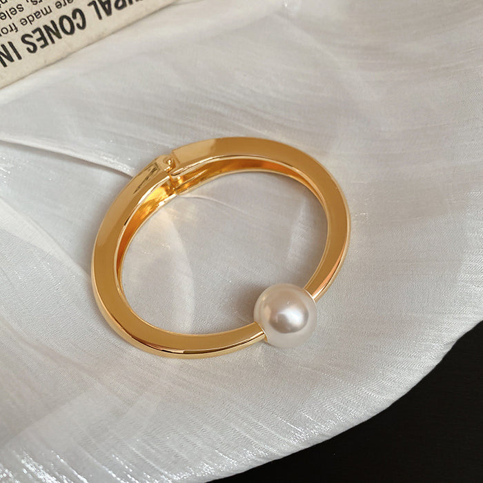 Wholesale Metal bracelet temperament light luxury high sense bracelet niche personality exaggerated jewelry women