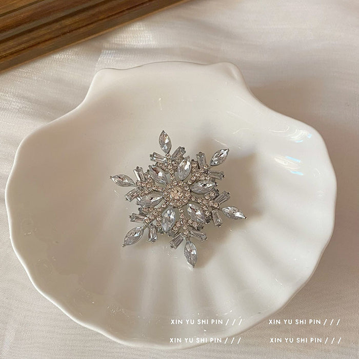 Wholesale Rotating snowflake zircon ring, light luxury temperament, niche high-end brooch accessory