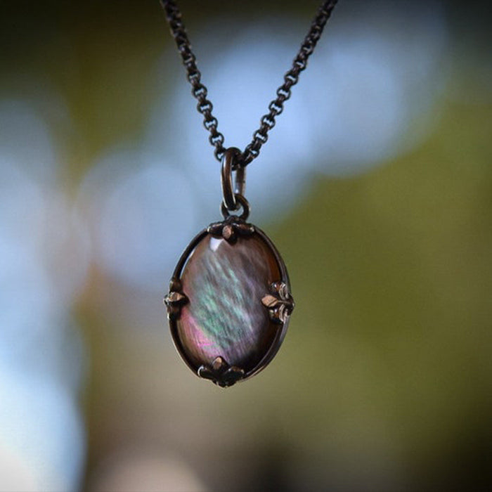 Wholesale Retro oval embedded AB color pendant, personalized and trendy collarbone chain