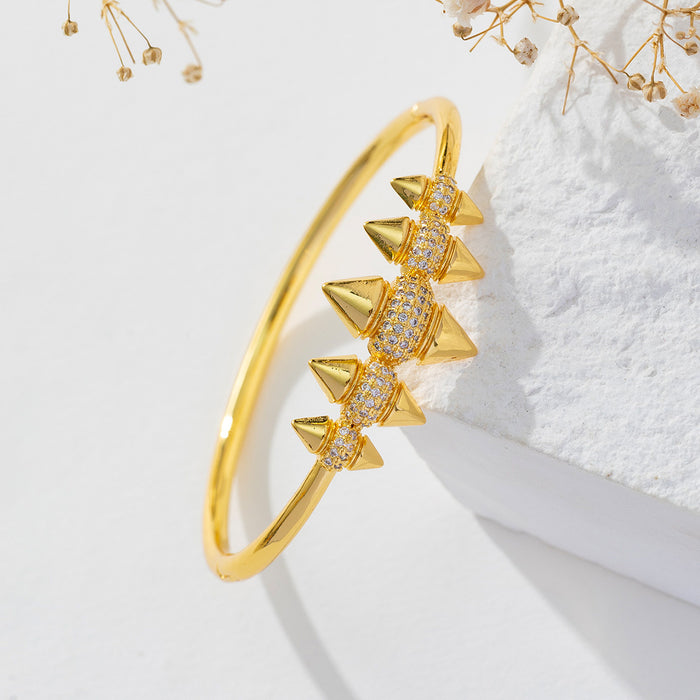 Wholesale retro snake-shaped bracelet women's gold-plated Clover bracelet inlaid craft nail zircon bracelet