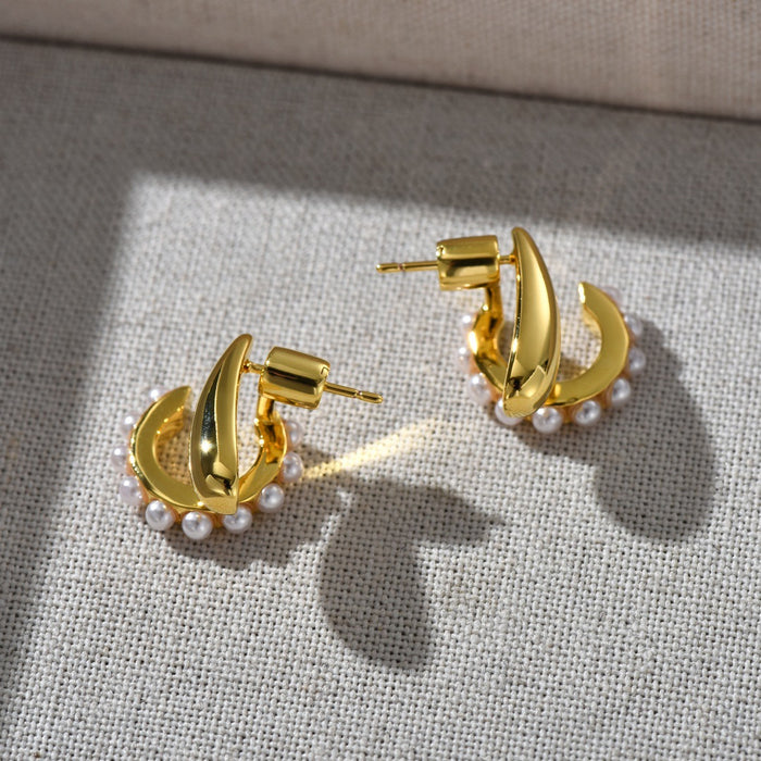 Wholesale  metal brass plated 18k gold inlaid pearl earrings S925 silver pin earrings for women