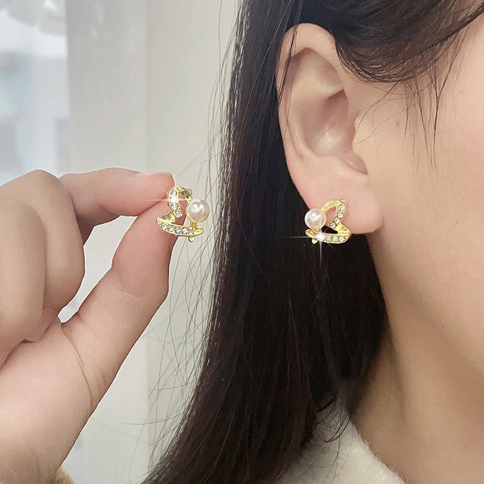 Wholesale Love Pearl Earrings, Elegant and Fashionable Earnail Accessories