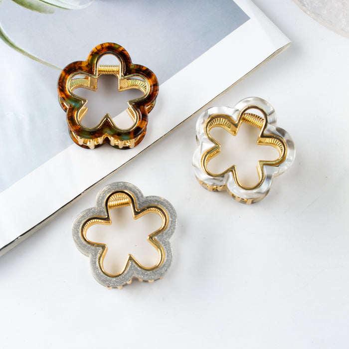 Wholesale Small flower shaped hair clip accessory with metal alloy grip