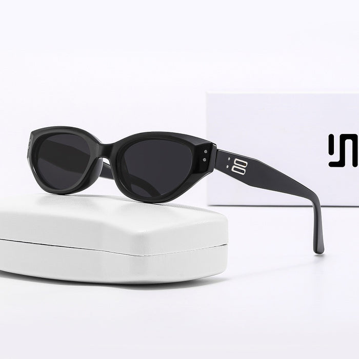 Wholesale Retro cat eye sunglasses, small face, high-end feel, small frame, street photography, sunglasses