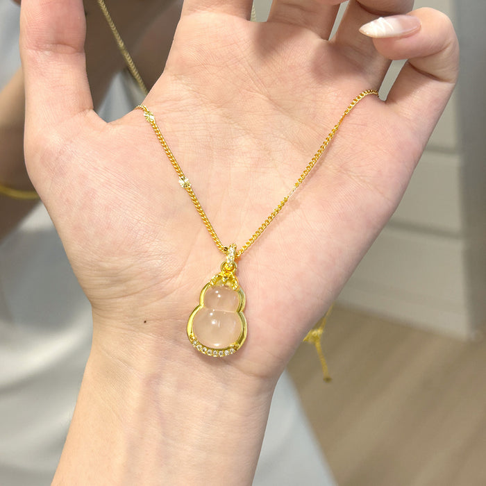 Wholesale The necklace has a simple temperament and a sense of luxury, with a retro and versatile collarbone chain