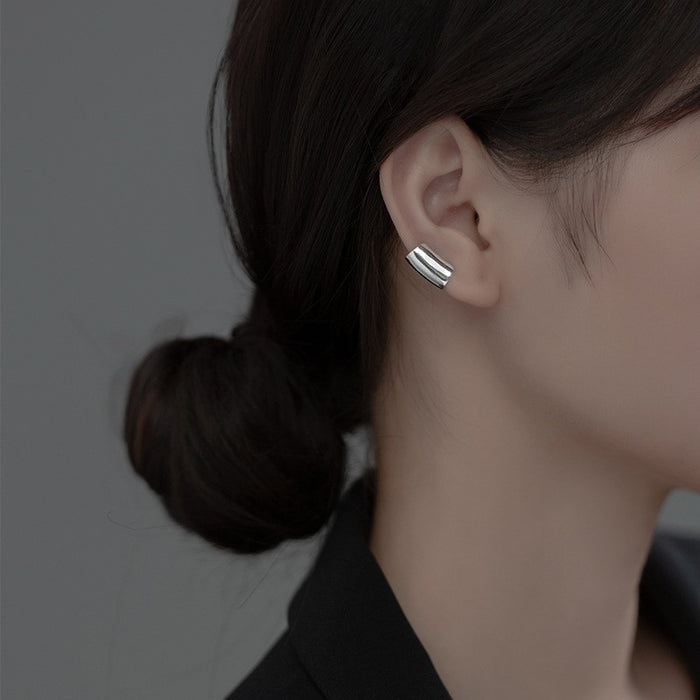 Wholesale Elegant smooth surface ear clip made of pure silver without ear holes, with a niche design and earrings featuring bone clips and earrings