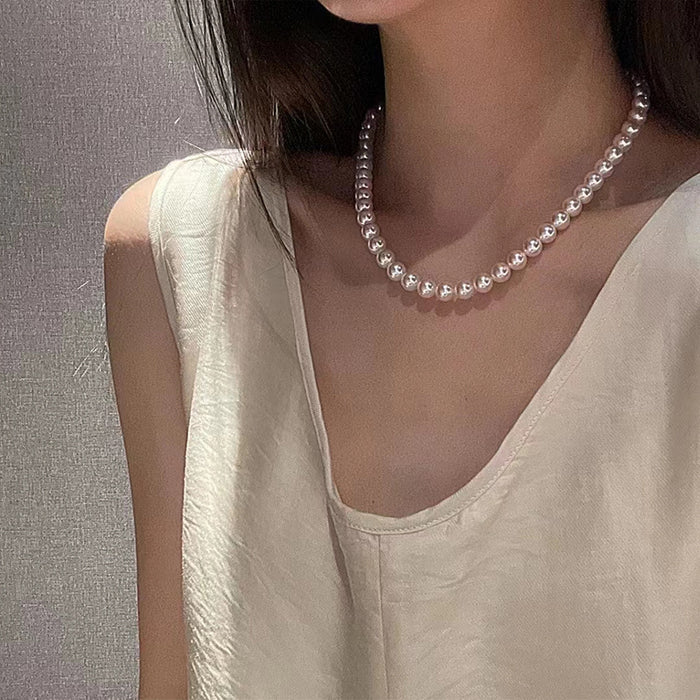Wholesale Pearl necklace exudes a sense of luxury and luxury, with light accessories such as necklaces, beaded collarbone chains