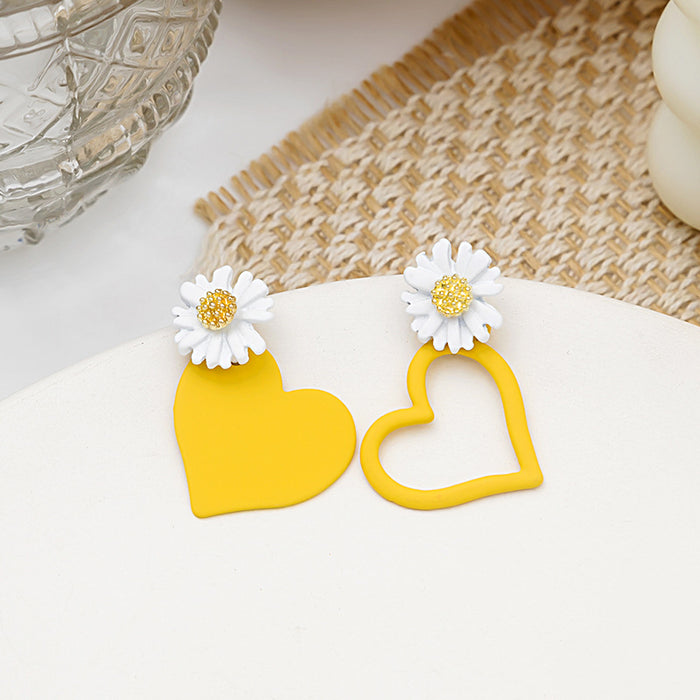 Wholesale Asymmetric daisy heart-shaped earrings, versatile and personalized flower earrings