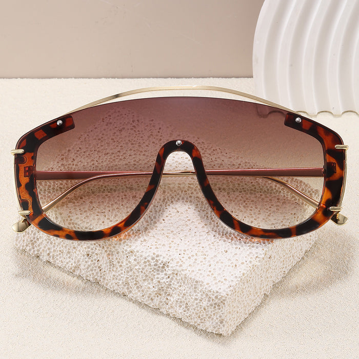 Wholesale Large frame shield shaped fashionable trendy sunglasses beach vacation personalized glasses sunglasses