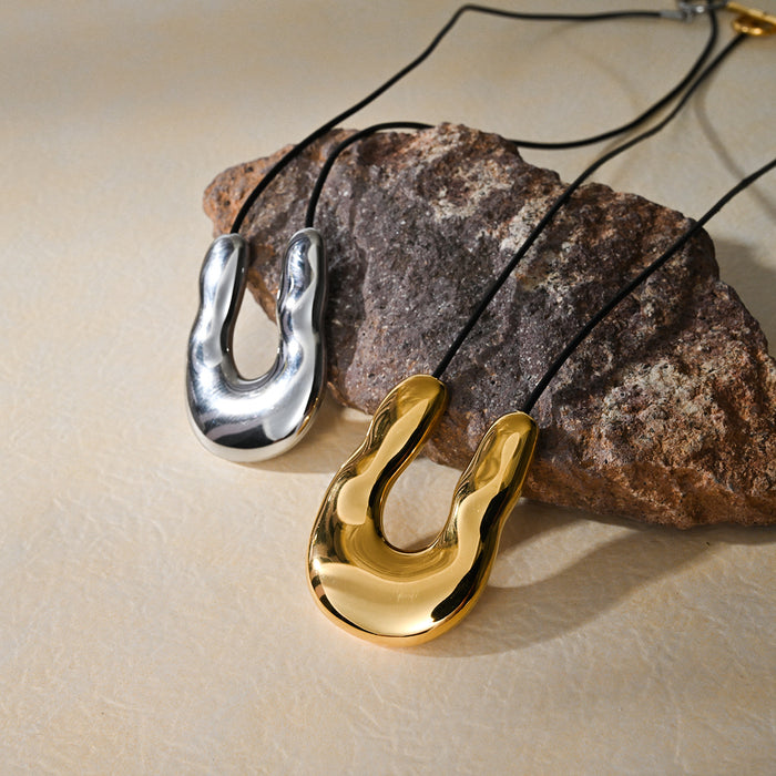 Wholesale High end personalized design stainless steel irregular horseshoe shaped pendant with leather rope necklace wholesale