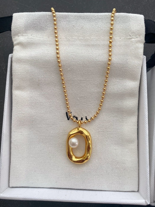 Wholesale Pearl necklace for women, light luxury, niche design, high-end feeling, collarbone chain, retro necklace, sweater chain, accessory