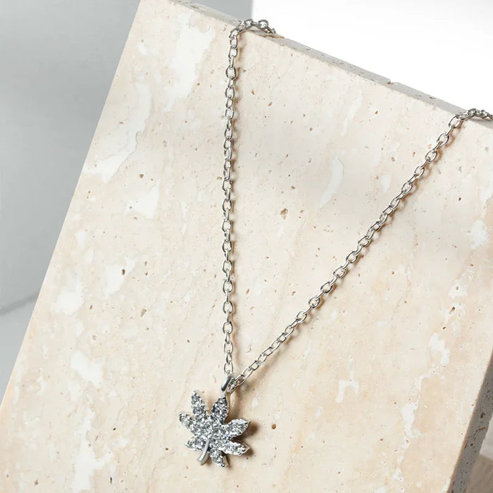 Wholesale Exaggerated jewelry, personalized alloy leaf pendant, simple diamond inlaid necklace