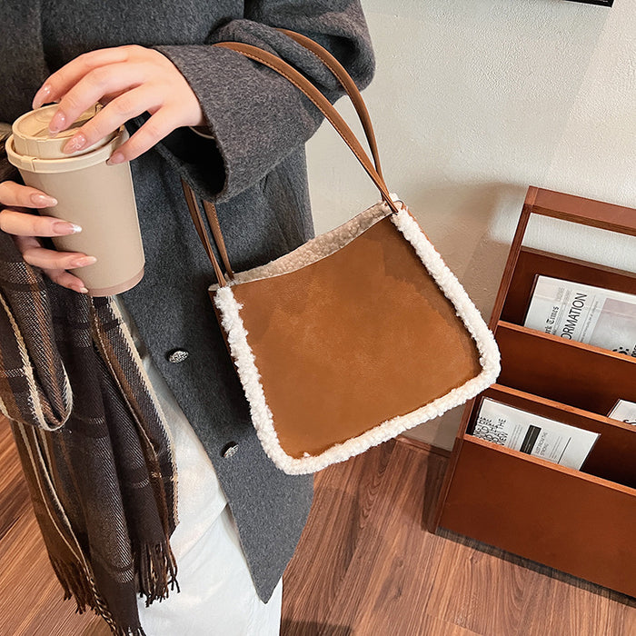 Wholesale Large capacity versatile plush one shoulder armpit bag, commuting tote bag