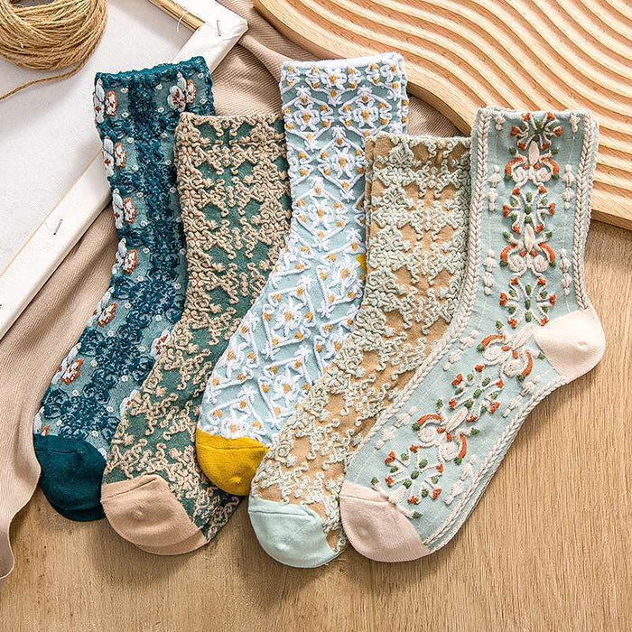 Wholesale Versatile high aesthetic retro relief breathable long socks