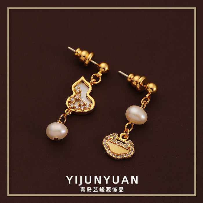 Wholesale Light luxury and fashionable natural freshwater pearl zircon earrings with a high-end feel, simple temperament, exquisite earrings for women