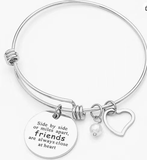 Wholesale Circular hanging tag bracelet, stainless steel heart engraved lettering pendant, round adjustable steel pearl pendant bracelet