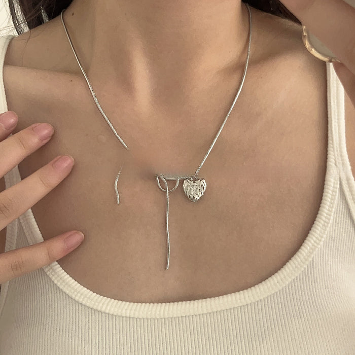 Wholesale Design a versatile silver bow collarbone chain for spicy girls, with a unique personality and a sweet and cool fashionable necklace. Love collarbone chain