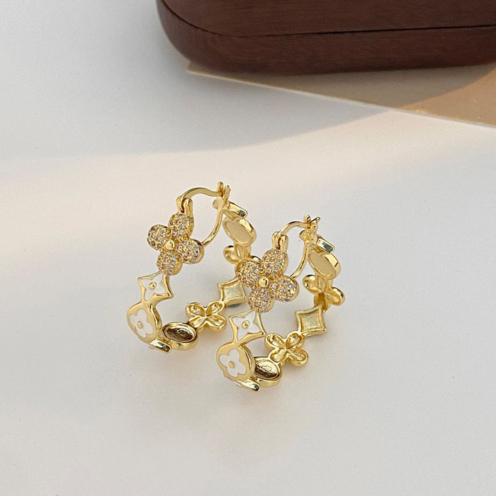 Wholesale New fashionable and high-end design with delicate and personalized four leaf clover ear buckle, light luxury heart-shaped heart-shaped oil painted ear buckle