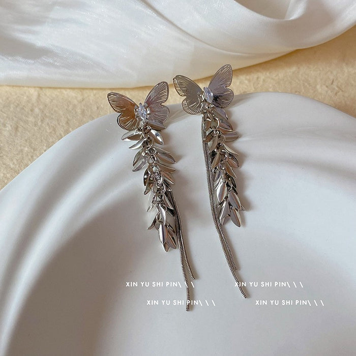 Wholesale Vintage metallic floral tassel earrings with a light luxury and high-end feel, niche design temperament, versatile and long earrings