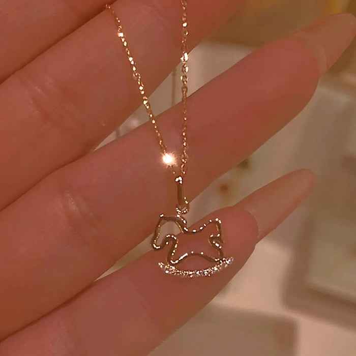 Wholesale Cute necklace with artistic creativity, collarbone chain, compact pendant