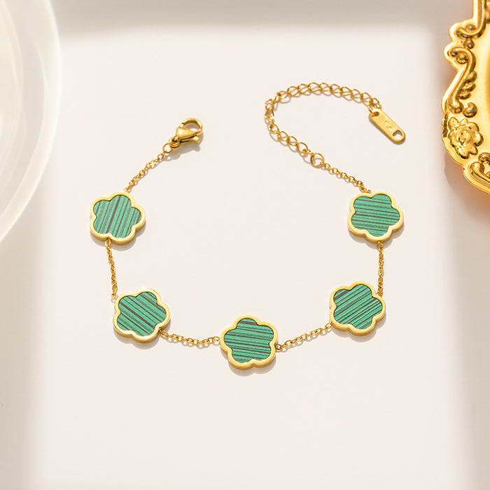 Wholesale Flower titanium steel necklace, female niche pendant, collarbone chain, fashionable temperament necklace