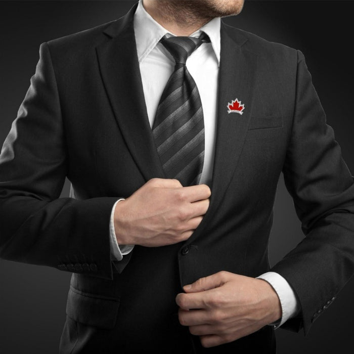 Wholesale Red Maple Butterfly Buckle Brooch Drip Oil Alloy Badge Badge Chest Flower Clothing Accessories