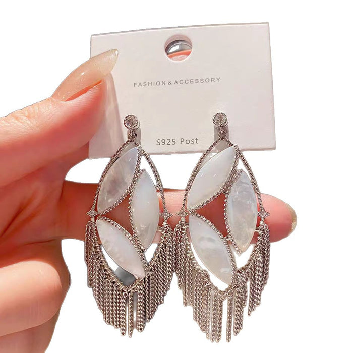 Wholesale New silver leaf earrings with retro high-end feel, niche design earrings
