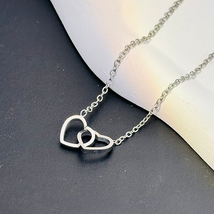 Wholesale Double heart pendant necklace with niche design, collarbone chain, heart-shaped necklace accessory