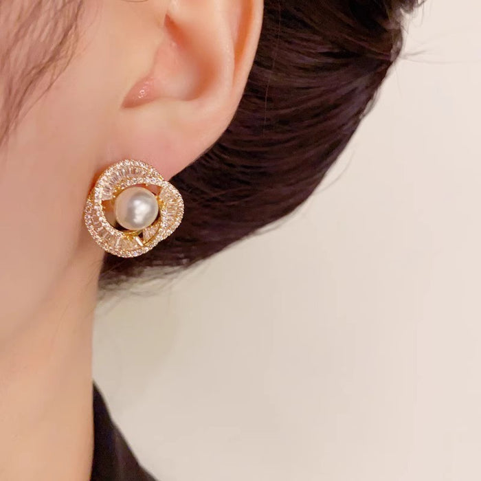 Wholesale Exquisite, fashionable, light luxury, super sparkling full diamond pearl spiral earrings, silver needle temperament, versatile and high-end earrings