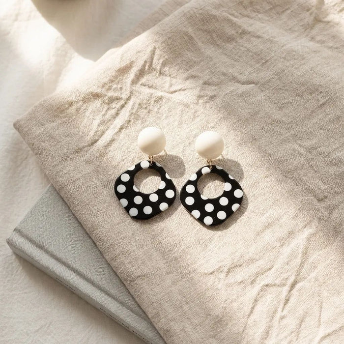 Wholesale Stylish Retro Polka Dot Hollow Ear Clips for Women Party Wear Jewelry Accessory