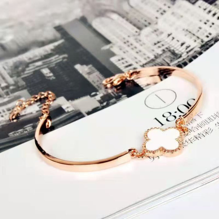 Wholesale Lucky Clover Bracelet Trendy Handpiece
