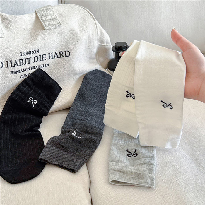 Wholesale Butterfly knot embroidered socks, solid color boneless pile socks, white socks
