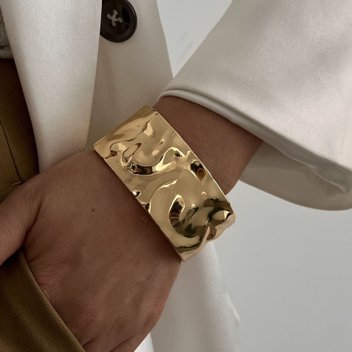 Wholesale  bracelet jewelry  exaggerated irregular wide high color alloy bracelet