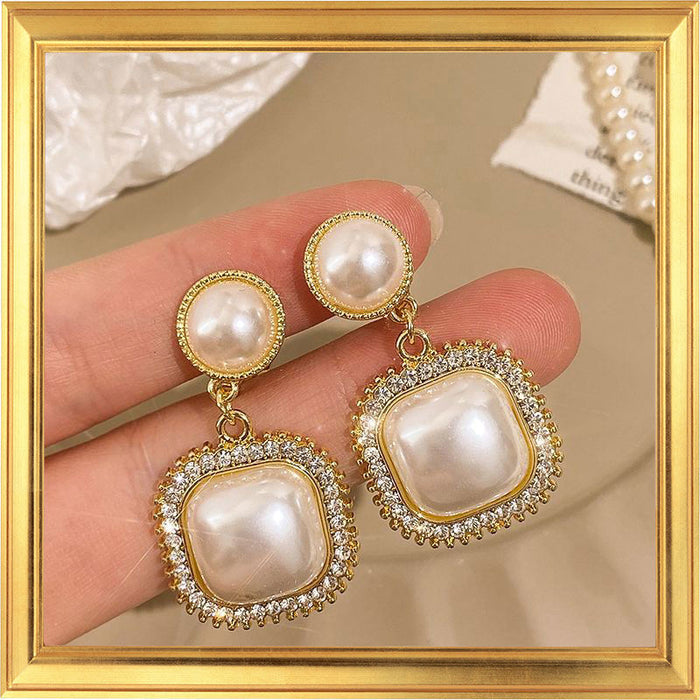 Wholesale Premium, light luxury pearl ear clip, retro temperament, fashionable and ear hole free ear clip
