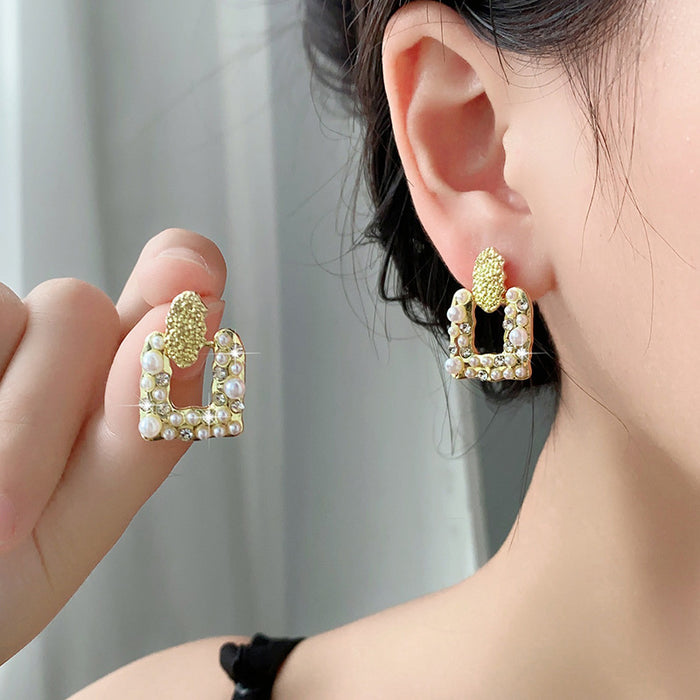 Wholesale Vintage irregular pearl geometric earrings with a light luxury and high-end feel, versatile and fashionable earrings
