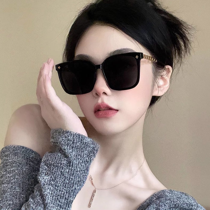 Wholesale Women's sunglasses show face, small chain legs, star sunglasses, big face, slimming, black