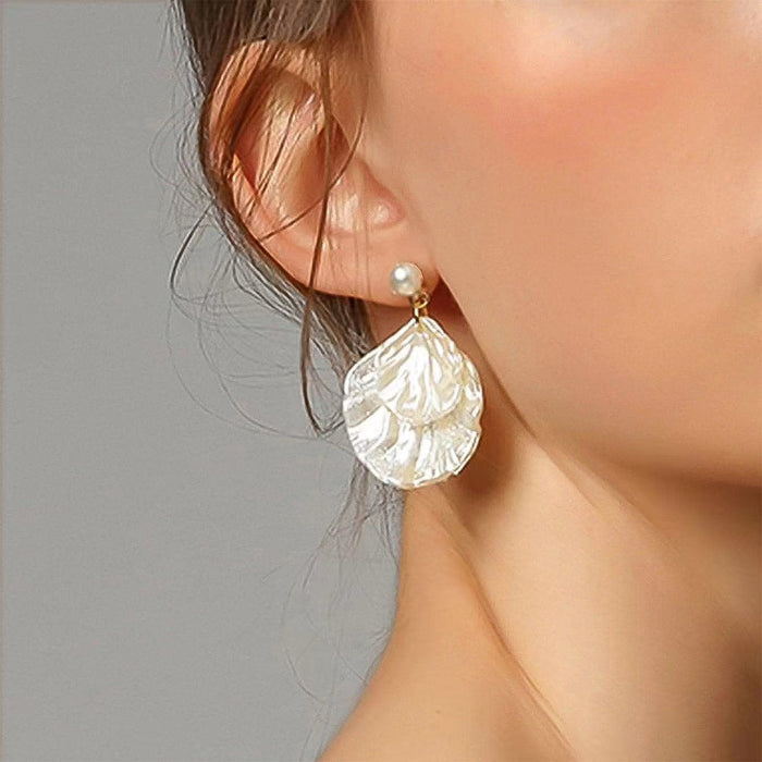 Wholesale Pearl Shell Elegant Earrings Korean Simple Ear Jewelry Sweet Fan Shell Earrings Women