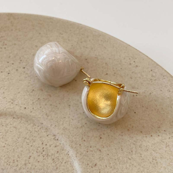 Wholesale Small and niche temperament, light luxury, high-end feeling, ear buckle, round earrings